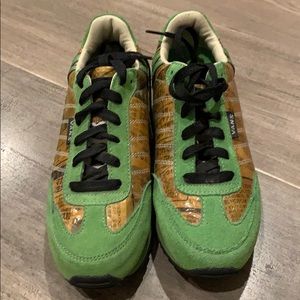 Vintage Japanese newspaper vans in green!